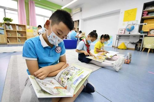 北京市学生暑期托管服务今日启动 托管班里的一天，孩子们怎么过？